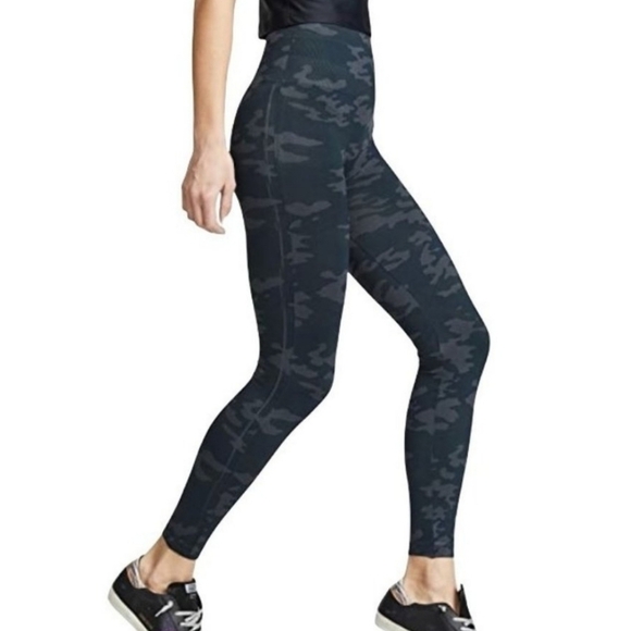 SPANX seamless camo leggings Medium - Picture 2 of 6